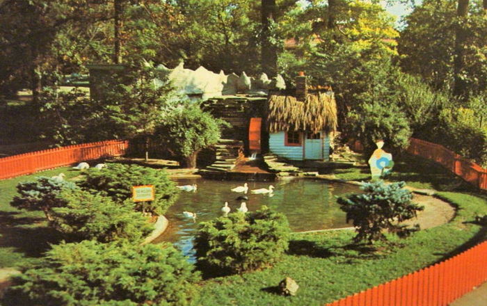 Belle Isle Childrens Zoo - Vintage Postcard (newer photo)
